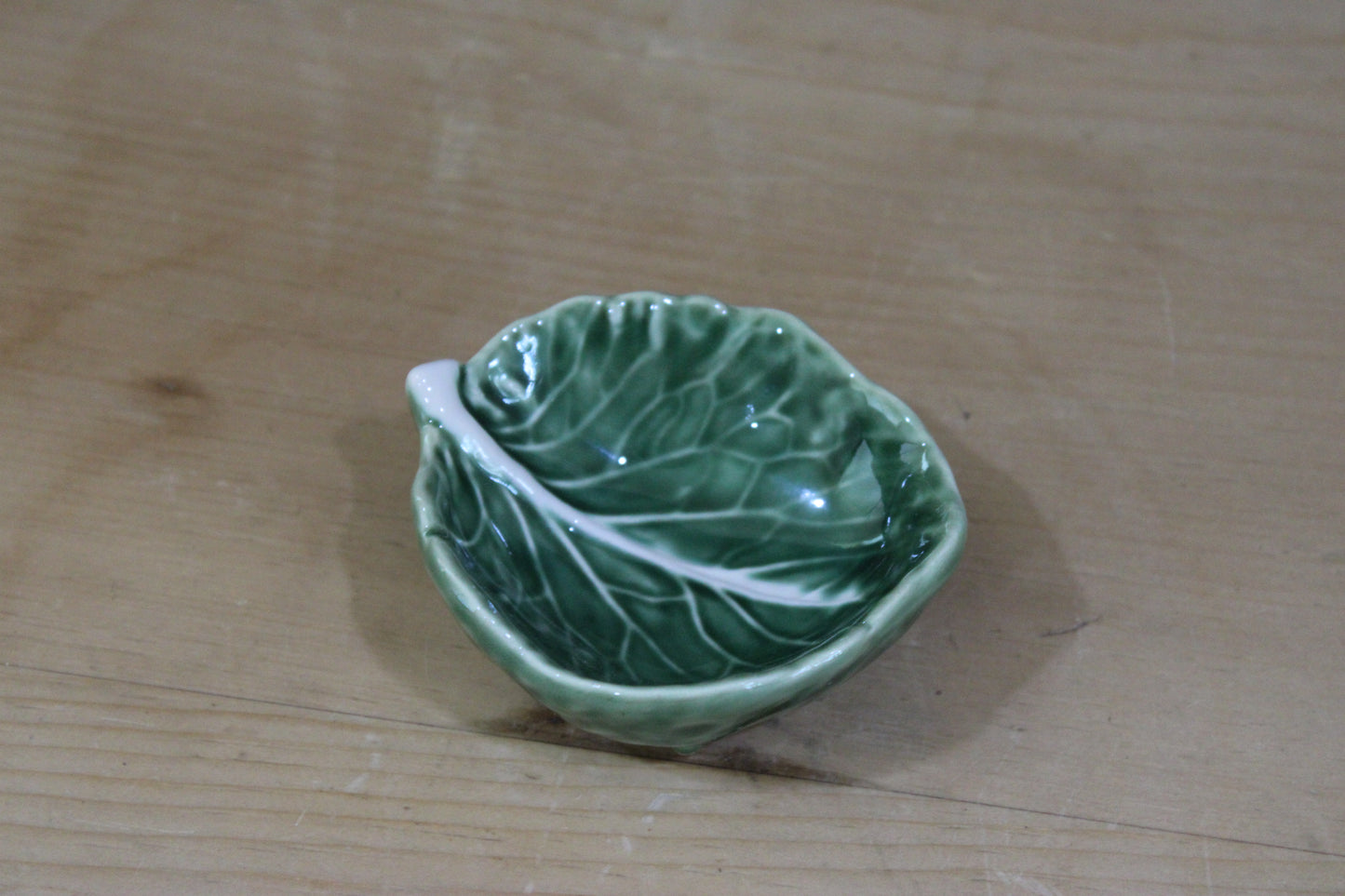 Tiny Vintage Green Cabbage Leaf Ceramic Bowl - English Majolica Style Salt Cellar / Trinket Dish